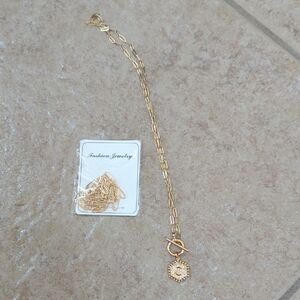 Gold Chain Necklace with Pendant